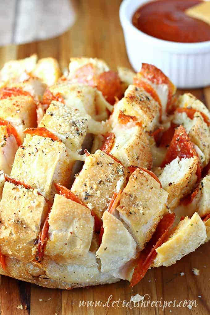 Pepperoni Pizza Pull-Apart Bread