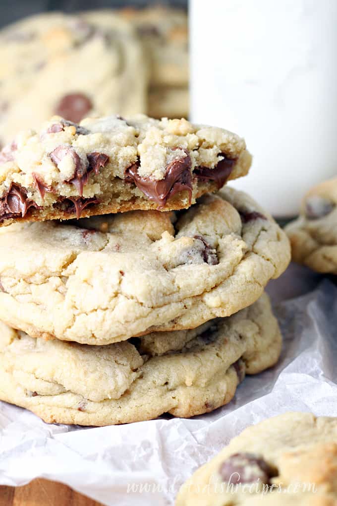 Copycat recipe: Crumbl chocolate chip cookies with milk