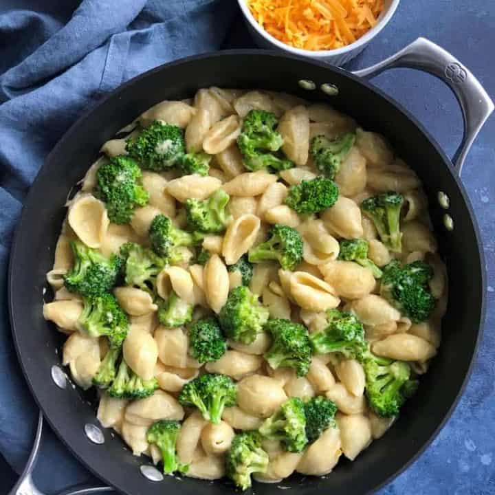 Creamy Broccoli Mac N Cheese 4