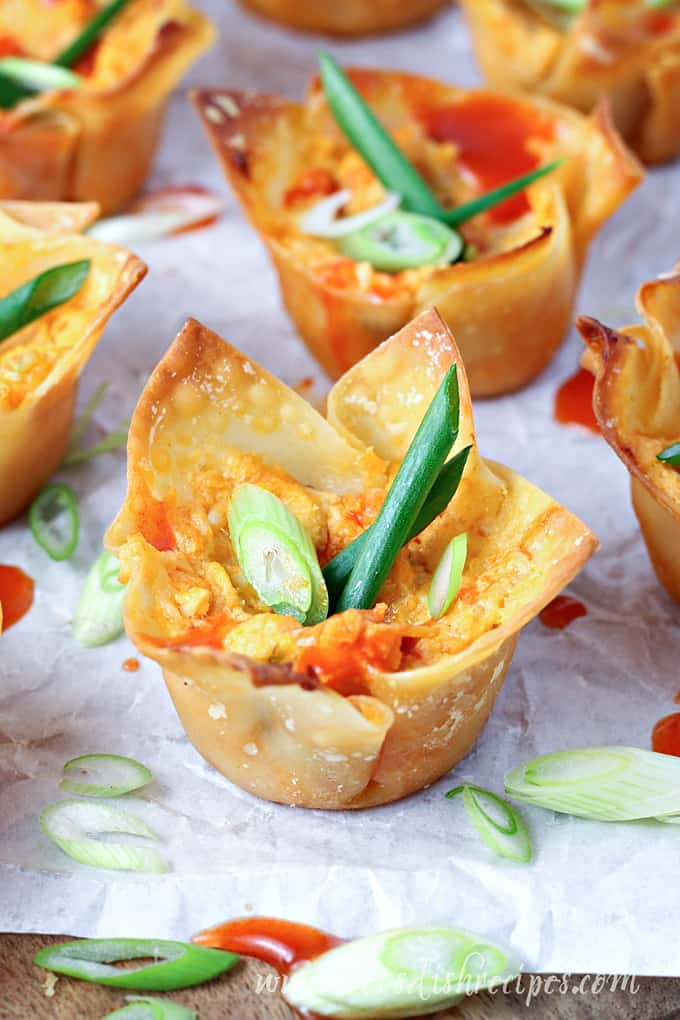 Baked Buffalo Chicken Wonton Cups