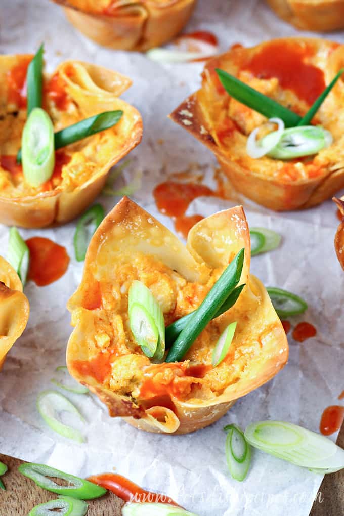 Baked Buffalo Chicken Wonton Cups