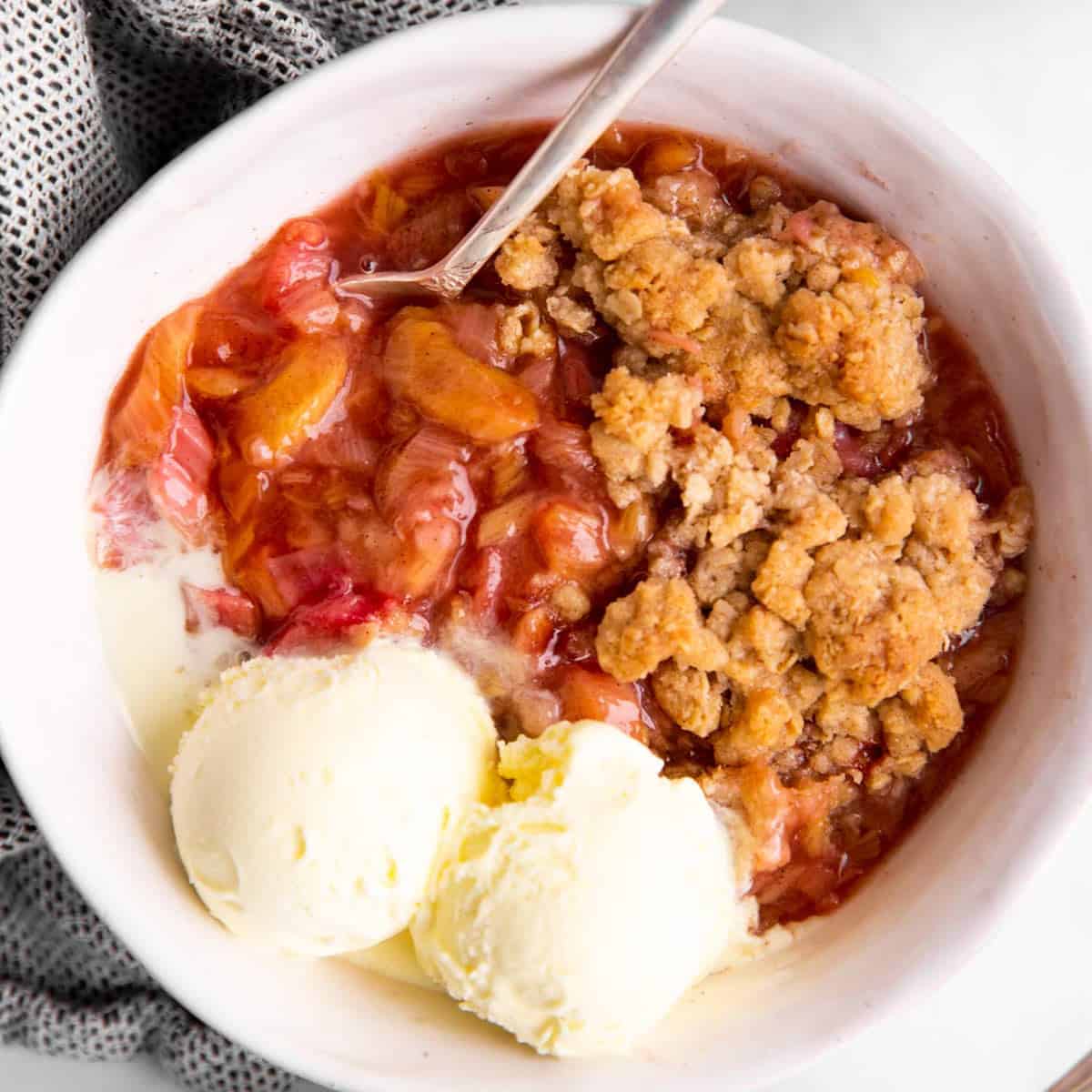 rhubarb crisp image sq